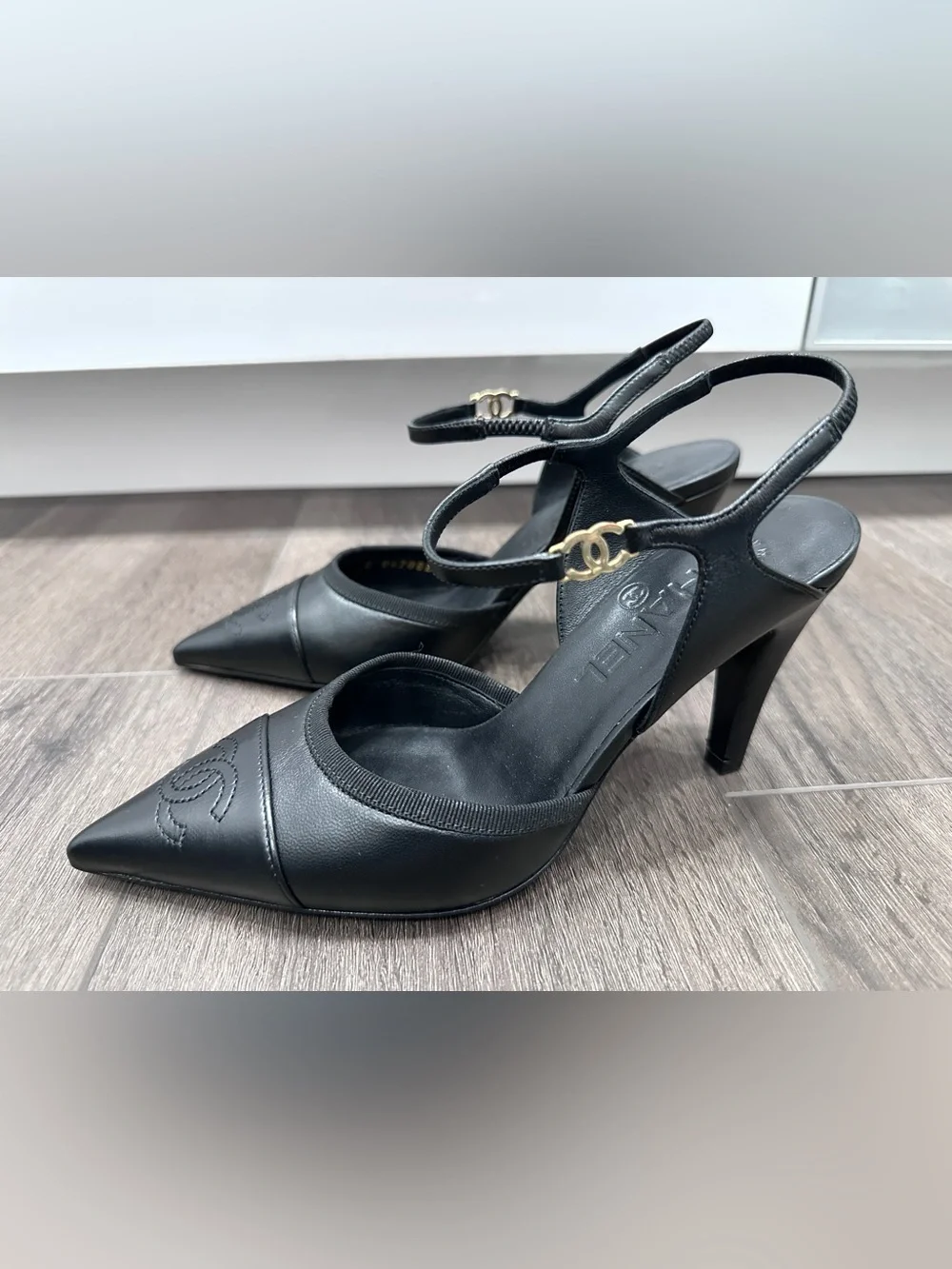 2026 CHANEL BLAZY BLACK LEATHER POINTY TOE GOLD CC LOGO SANDALS HEELS SHOES 35C